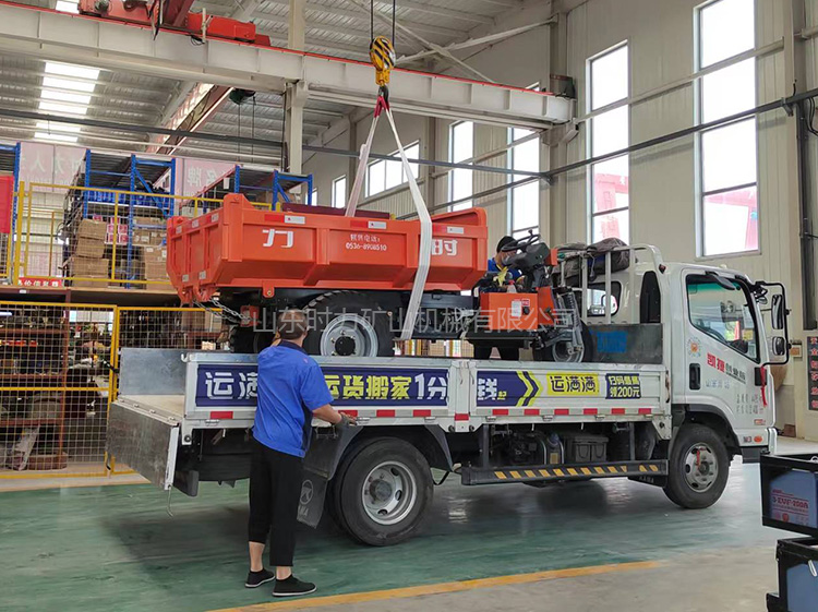 綠色礦山開采好助手！兩臺載重3.5噸純電動礦用自卸車裝車發(fā)貨河南某礦